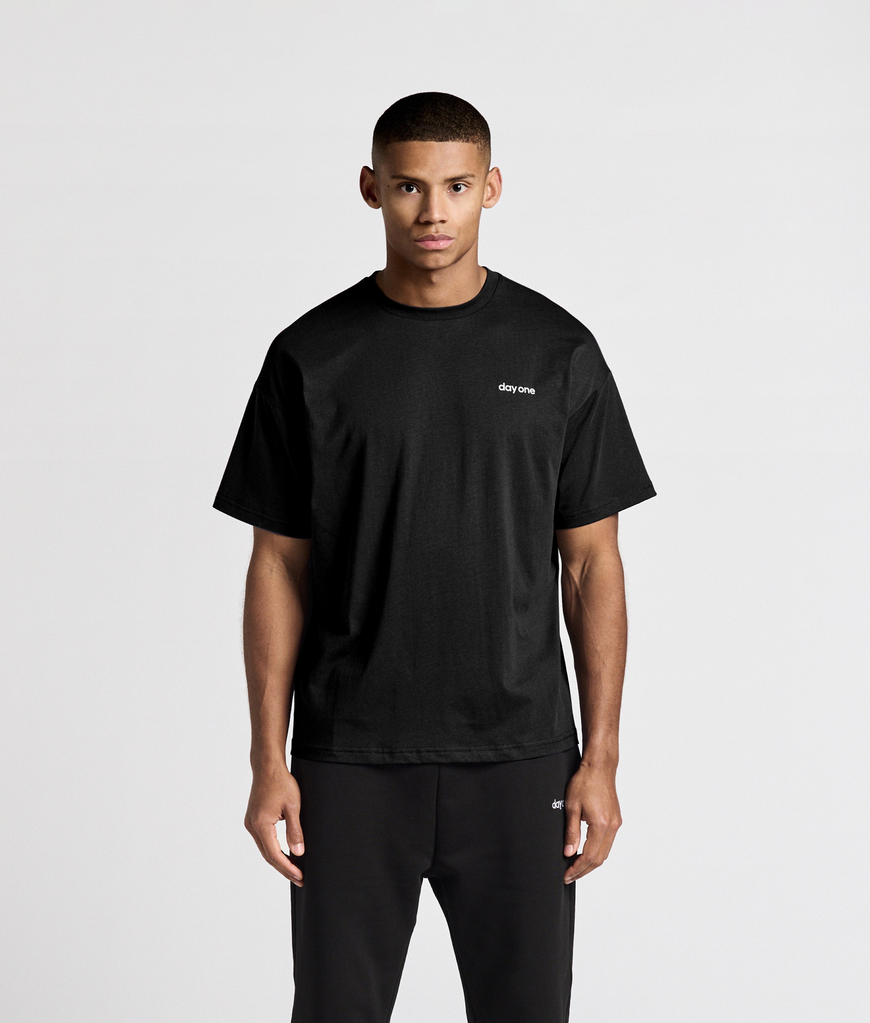 【deres 】first class T shirt BLACK Crew T-Shirt